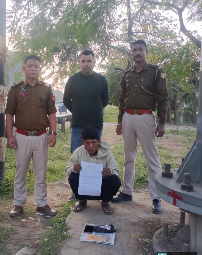 गुवाहाटी में हेरोइन के साथ गिरफ्तार तस्कर की तस्वीर। गुवाहाटी में हेरोइन के साथ गिरफ्तार तस्कर की तस्वीर।