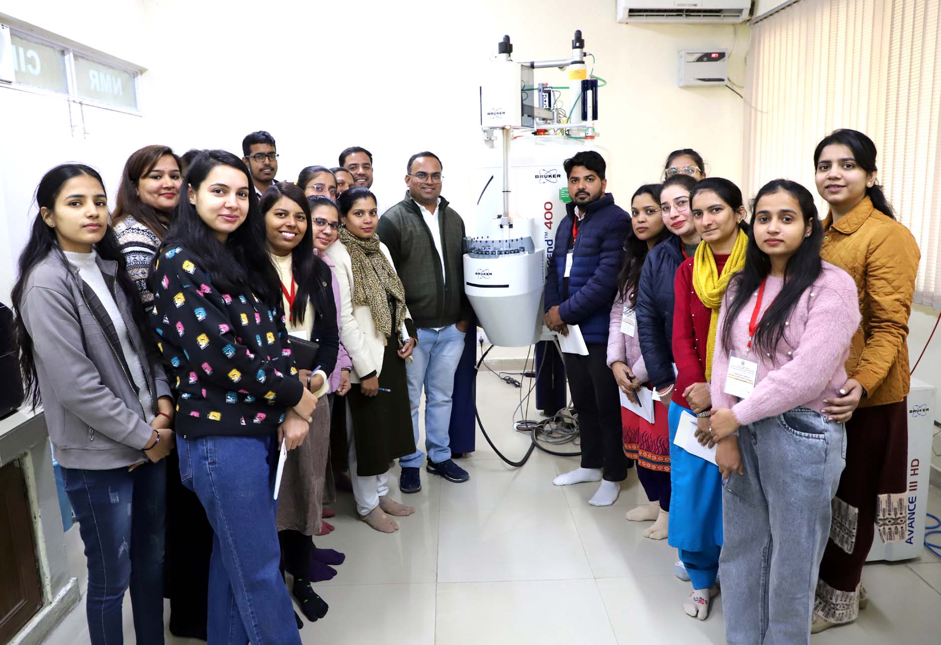कार्यशाला में प्रतिभागियों को प्रशिक्षित करते विषय विशेषज्ञ। कार्यशाला में प्रतिभागियों को प्रशिक्षित करते विषय विशेषज्ञ।