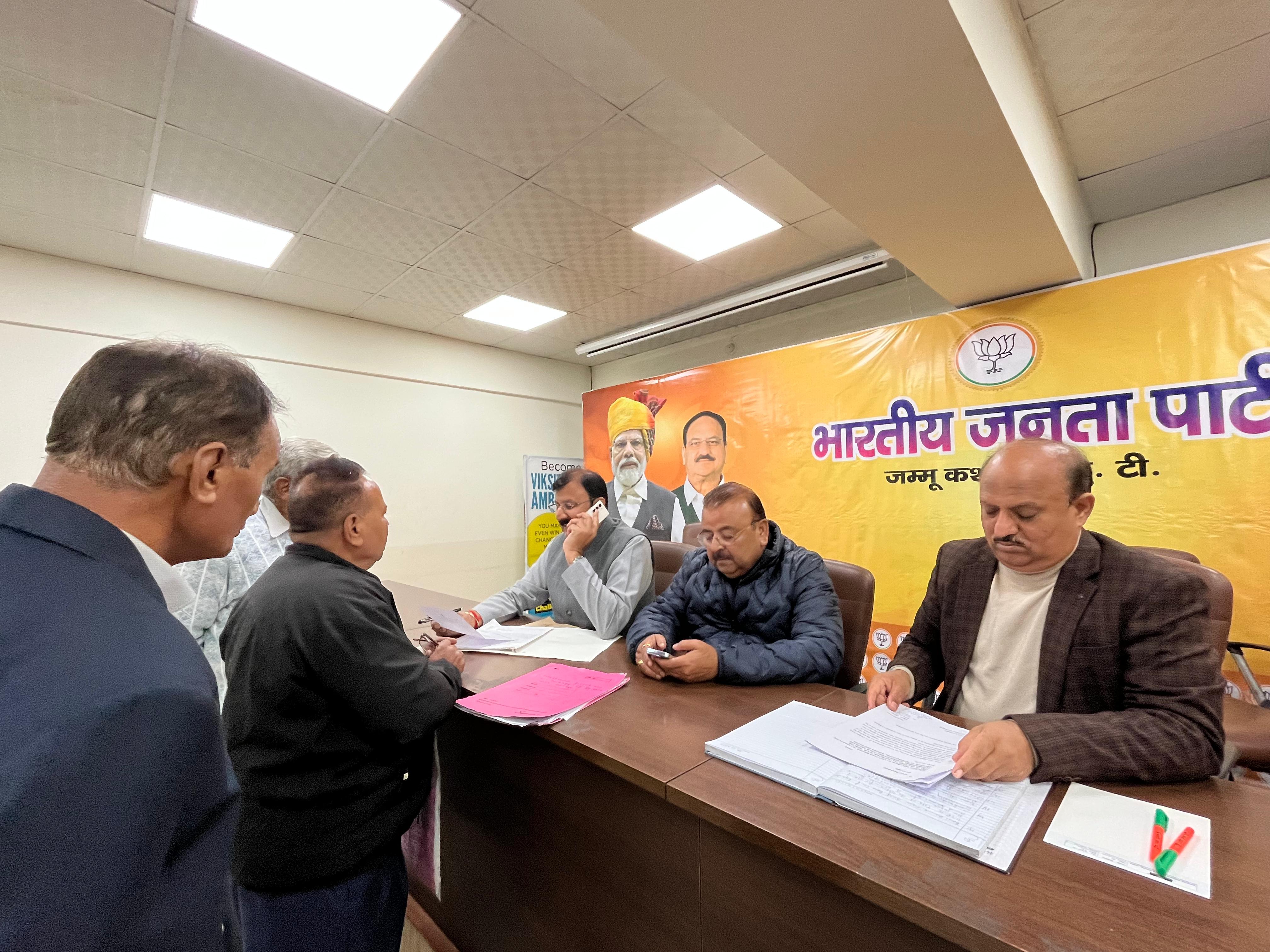 मान्यल, गंगा, अरविंद ने भाजपा मुख्यालय में जनता दरबार लगाया मान्यल, गंगा, अरविंद ने भाजपा मुख्यालय में जनता दरबार लगाया