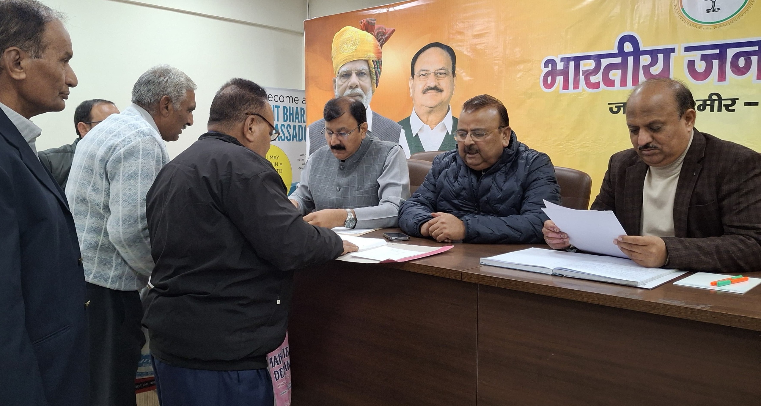 भाजपा नेताओं ने जम्मू में जनता दरबार लगाया, विकास और व्यक्तिगत शिकायतों का समाधान किया भाजपा नेताओं ने जम्मू में जनता दरबार लगाया, विकास और व्यक्तिगत शिकायतों का समाधान किया