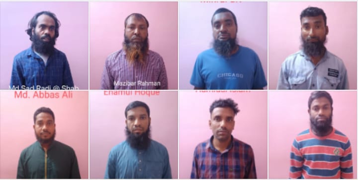 असम पुलिस की स्पेशल टास्क फोर्स (एसटीएफ) द्वारा केरल और पश्चिम बंगाल पुलिस की मदद से गिरफ्तार आठ कट्टरपंथियों की तस्वीर। असम पुलिस की स्पेशल टास्क फोर्स (एसटीएफ) द्वारा केरल और पश्चिम बंगाल पुलिस की मदद से गिरफ्तार आठ कट्टरपंथियों की तस्वीर।