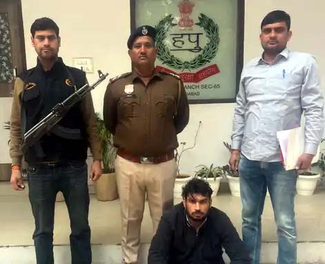पुलिस की गिरफ्त में आरोपी अजय। पुलिस की गिरफ्त में आरोपी अजय।