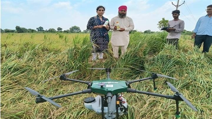 मोहना क्षेत्र की ड्रोन दीदी मोहना क्षेत्र की ड्रोन दीदी