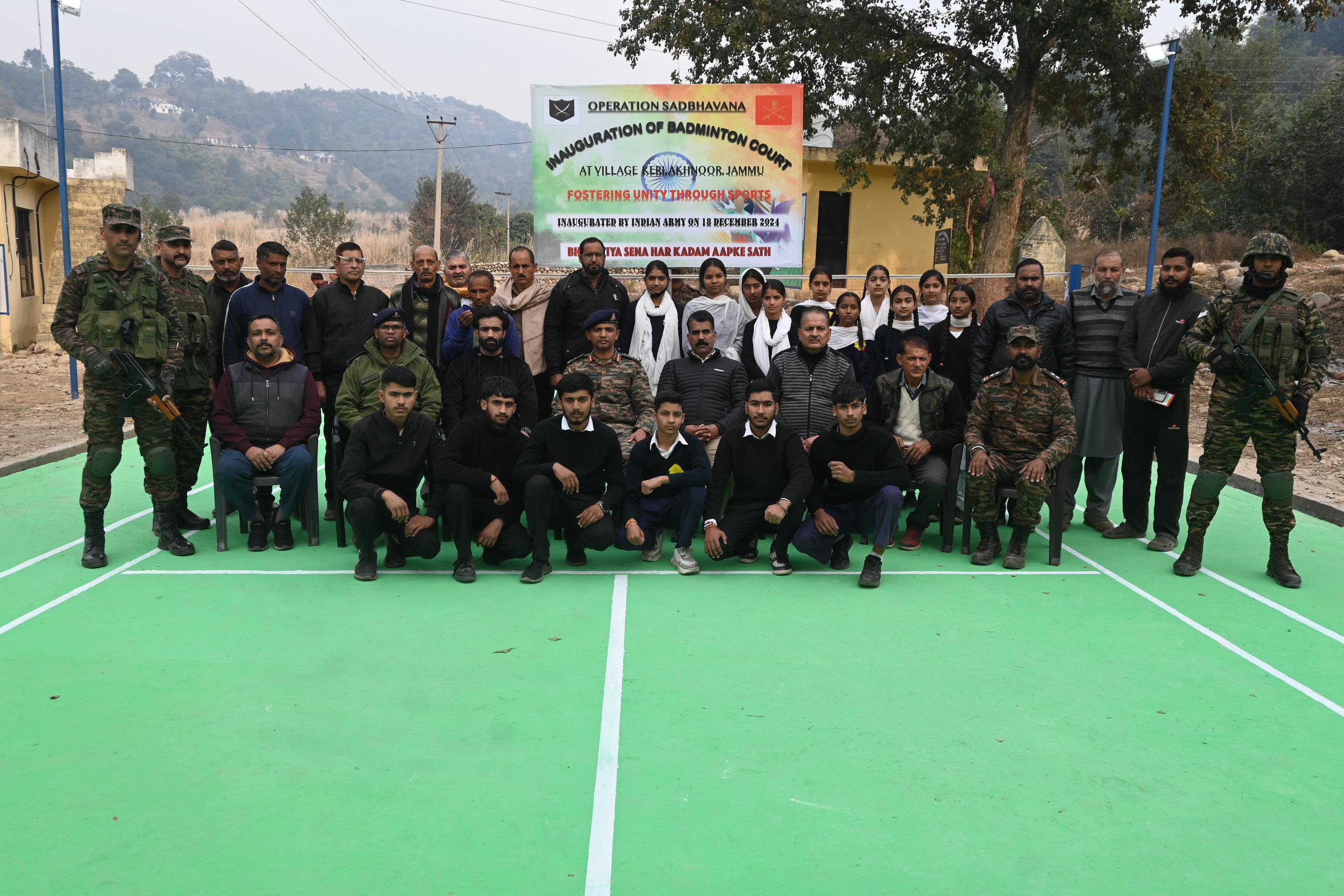वेडमिंटन काेर्ट के उदघाटन के माैके पर माैजूद छातर आर अनय् वेडमिंटन काेर्ट के उदघाटन के माैके पर माैजूद छातर आर अनय्