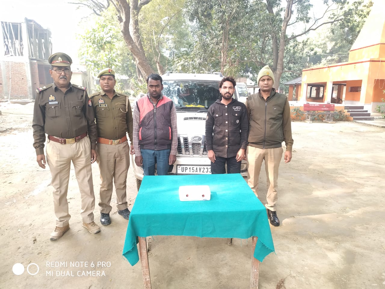 पुलिस मुठभेड़ में एक गो तस्कर को लगी गोली ,दो और साथी गिरफ्तार पुलिस मुठभेड़ में एक गो तस्कर को लगी गोली ,दो और साथी गिरफ्तार