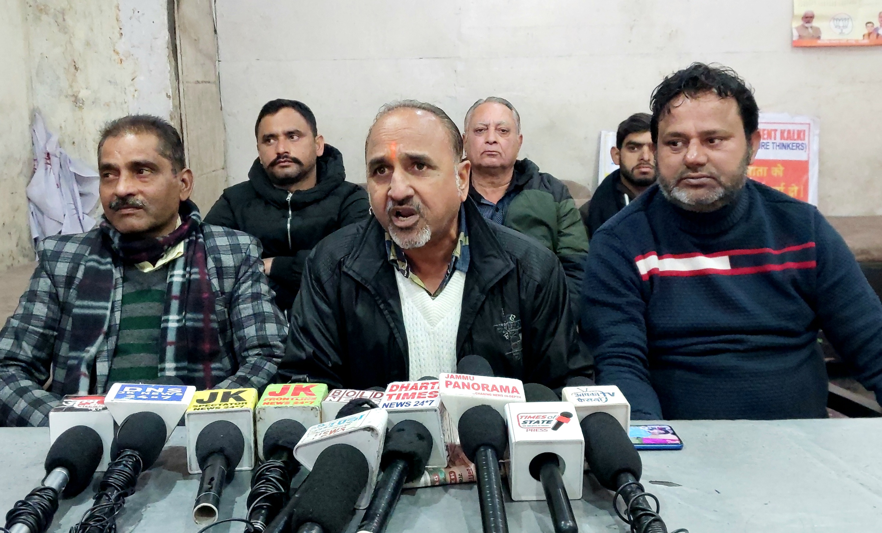 10+2 व्याख्याताओं और विद्यार्थियों के साथ भेदभाव का आरोप लगाया 10+2 व्याख्याताओं और विद्यार्थियों के साथ भेदभाव का आरोप लगाया