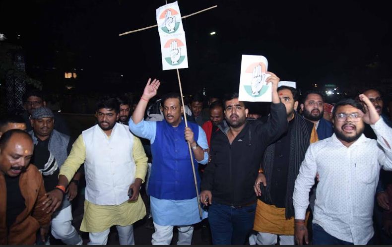 भाजयुमो का प्रदर्शन भाजयुमो का प्रदर्शन