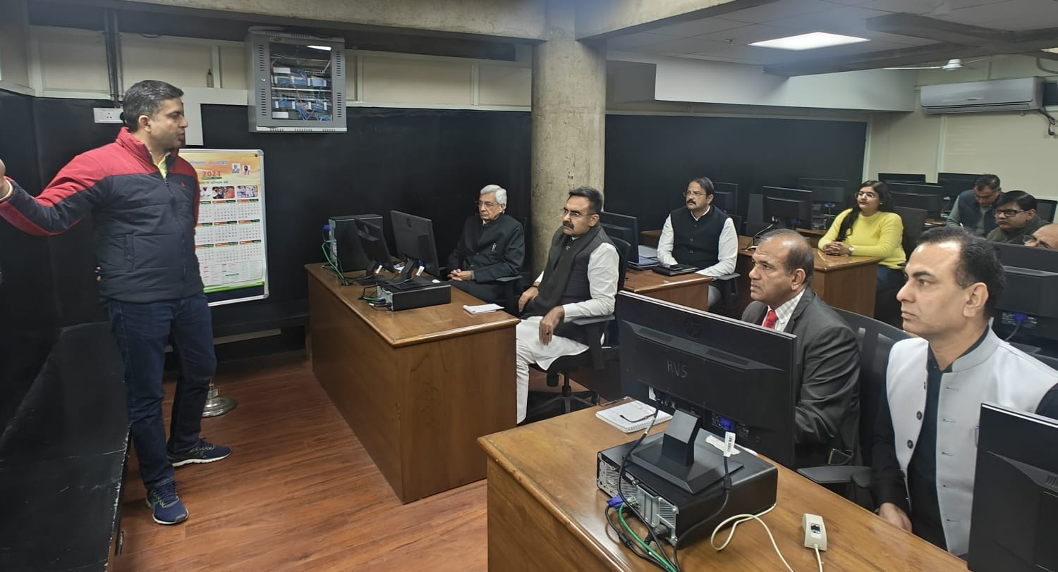 हरियाणा विधानसभा के स्पीकर हरविंद्र कल्याण नेवा सेंंटर में कार्यप्रणाली काे समझते हुए हरियाणा विधानसभा के स्पीकर हरविंद्र कल्याण नेवा सेंंटर में कार्यप्रणाली काे समझते हुए
