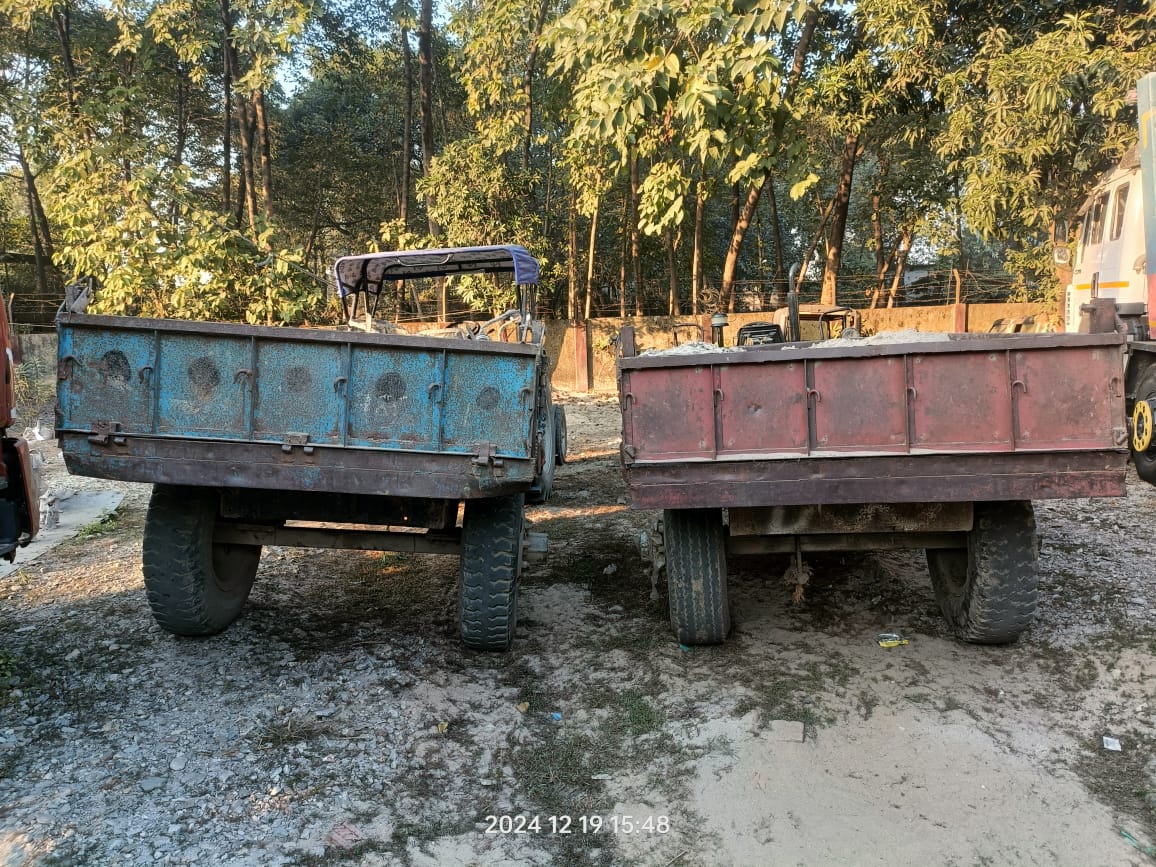 अवैध खनन के आरोप में दो ट्रैक्टर जब्त अवैध खनन के आरोप में दो ट्रैक्टर जब्त