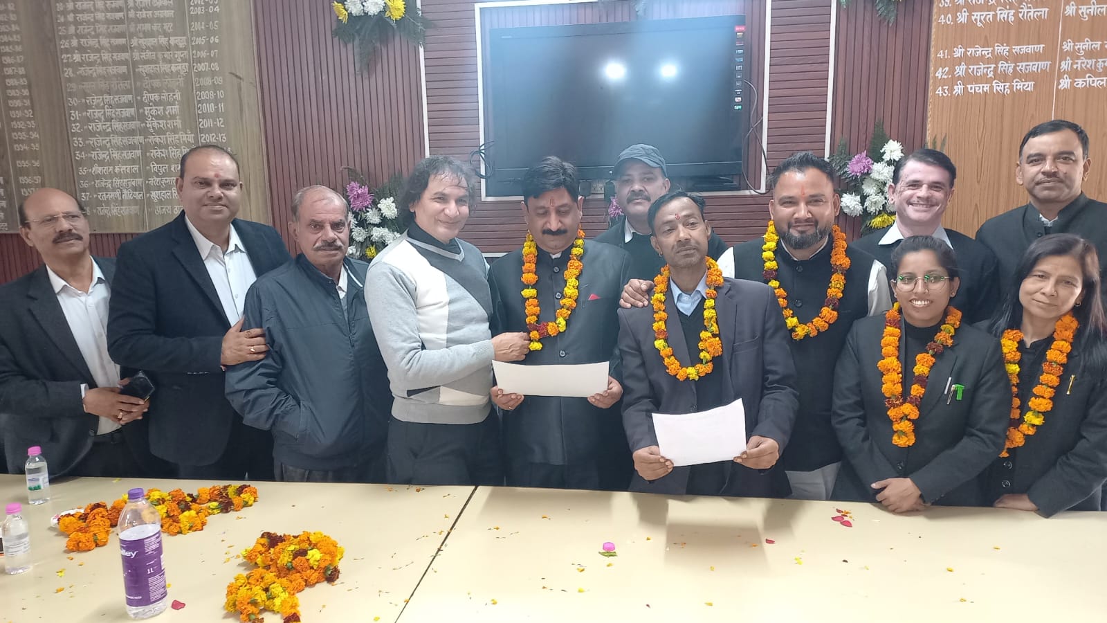 बार एसोसिएशन की निर्वाचित कार्यकारिणी ने ली शपथ बार एसोसिएशन की निर्वाचित कार्यकारिणी ने ली शपथ