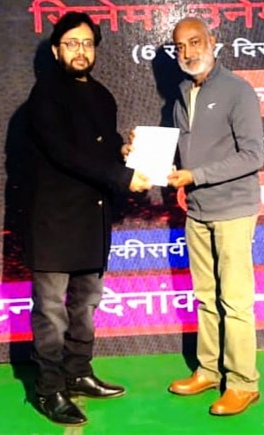 अररिया फोटो:राजेश राज सम्मान प्राप्त करते अररिया फोटो:राजेश राज सम्मान प्राप्त करते