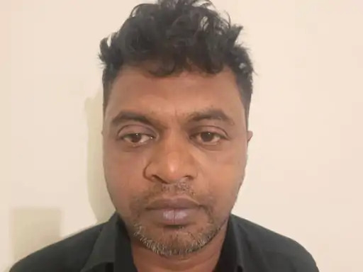 पुलिस की गिरफ्त में आरोपी थॉमस वर्गिस। पुलिस की गिरफ्त में आरोपी थॉमस वर्गिस।