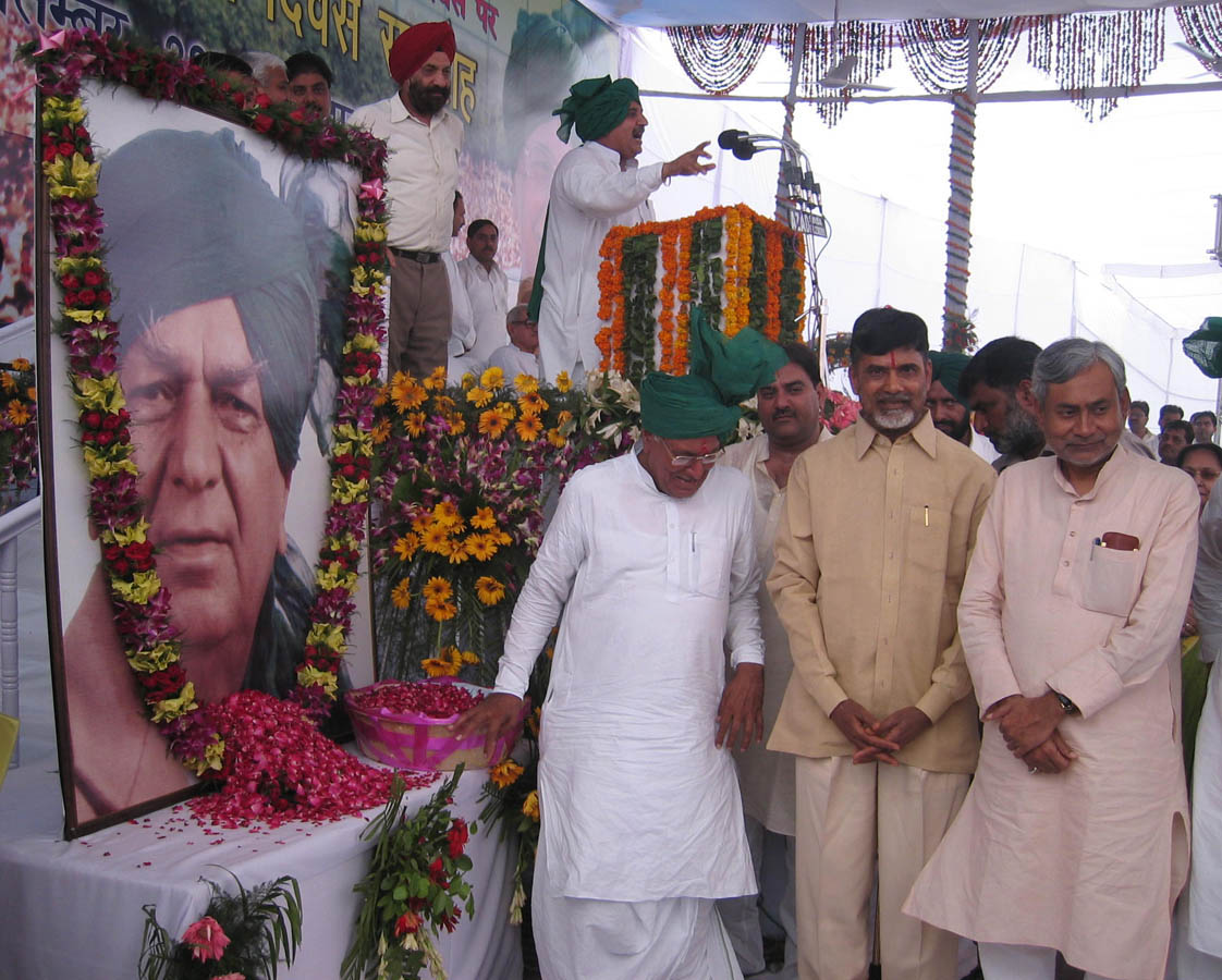 बिहार के मुख्यमंत्री नीतिश कुमार व आंध्र के मुख्यमंत्री चंद्र बाबू नायडू के साथ ओपी चाैटाला बिहार के मुख्यमंत्री नीतिश कुमार व आंध्र के मुख्यमंत्री चंद्र बाबू नायडू के साथ ओपी चाैटाला