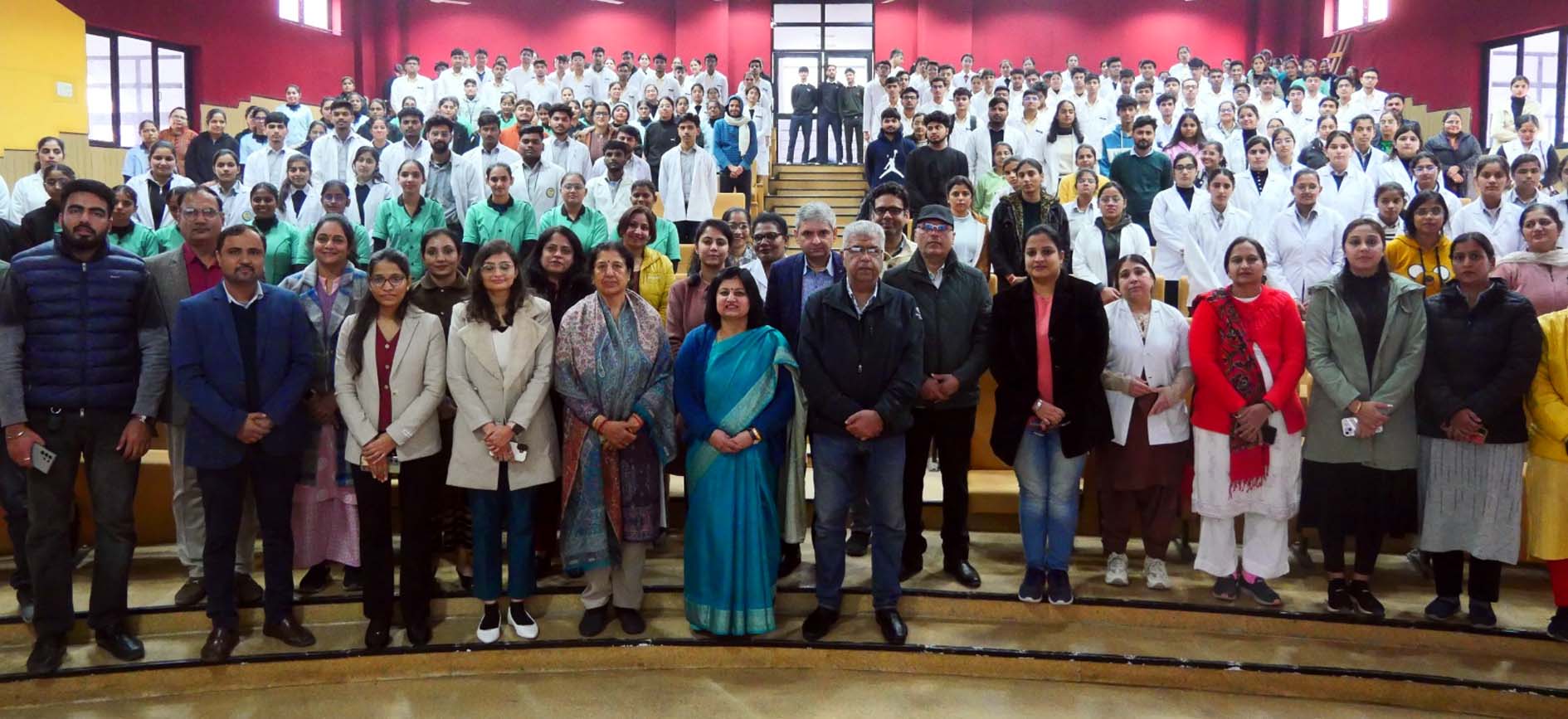 कार्यशाला में उपस्थित अतिथि और प्रतिभागी कार्यशाला में उपस्थित अतिथि और प्रतिभागी