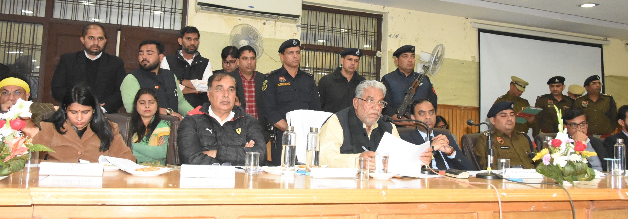 फोटो कैप्शन 20आरटीके2 : जिला लोक संपर्क एवं परिवेदना समिति की बैठक में लोगों की समस्याएं सुनते विकास एवं पंचायत मंत्री कृष्णलाल पंवार फोटो कैप्शन 20आरटीके2 : जिला लोक संपर्क एवं परिवेदना समिति की बैठक में लोगों की समस्याएं सुनते विकास एवं पंचायत मंत्री कृष्णलाल पंवार