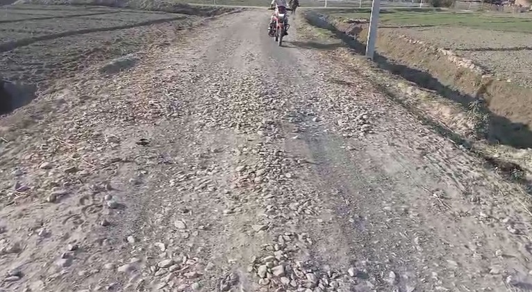 मुख्यमंत्री ग्राम संपर्क योजना अंतर्गत बन रहे सड़क का चार वर्षों में भी नहीं पूरा हुआ निर्माण कार्य मुख्यमंत्री ग्राम संपर्क योजना अंतर्गत बन रहे सड़क का चार वर्षों में भी नहीं पूरा हुआ निर्माण कार्य