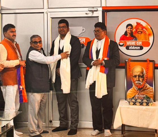 अपना दल(सोनेलाल) कार्यालय पर रामनरेश और आर.पी.कन्नौजिया का सम्मान अपना दल(सोनेलाल) कार्यालय पर रामनरेश और आर.पी.कन्नौजिया का सम्मान