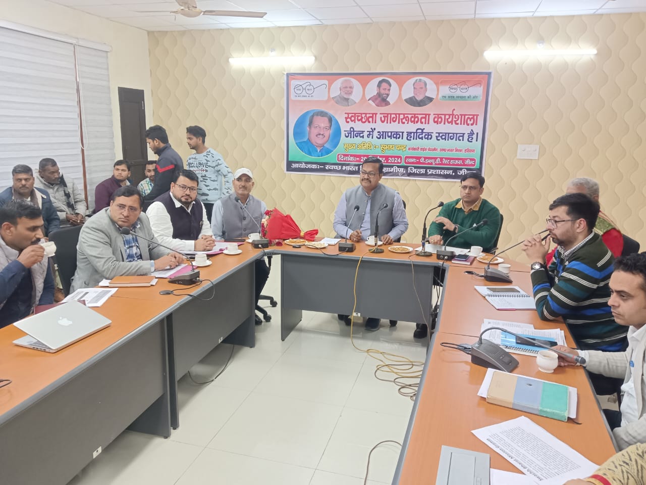 बैठक लेते हुए स्वच्छ भारत मिशन हरियाणा के कार्यकारी वाइस चेयरमैन सुभाष चंद्र। बैठक लेते हुए स्वच्छ भारत मिशन हरियाणा के कार्यकारी वाइस चेयरमैन सुभाष चंद्र।