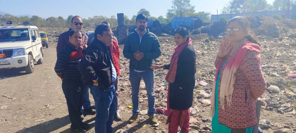आयुक्त ऋचा सिंह ने ट्रचिंग ग्राउंड समेत कई जगहों का किया निरीक्षण आयुक्त ऋचा सिंह ने ट्रचिंग ग्राउंड समेत कई जगहों का किया निरीक्षण