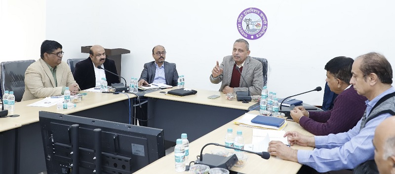 एम.पी. ट्रांसको की समीक्षा बैठक लेते हुए प्रबंध संचालक इंजी. सुनील तिवारी एम.पी. ट्रांसको की समीक्षा बैठक लेते हुए प्रबंध संचालक इंजी. सुनील तिवारी