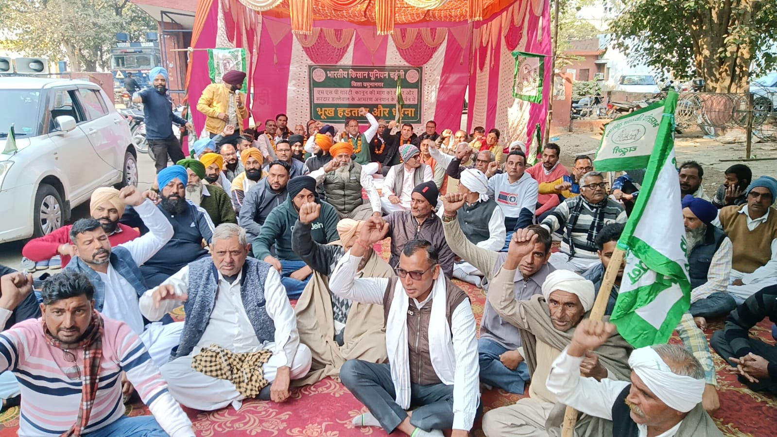भूख हड़ताल पर बैठे किसान भूख हड़ताल पर बैठे किसान