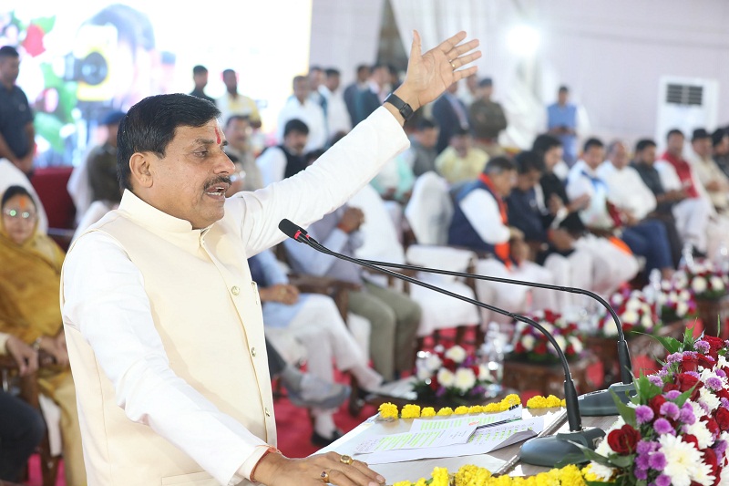 इंदौर में जन कल्याण पर्व को संबोधित करते हुए इंदौर में जन कल्याण पर्व को संबोधित करते हुए