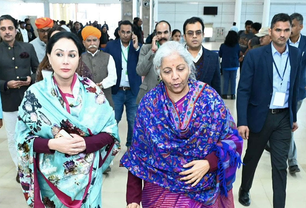 केन्द्रीय वित्त मंत्री सीतारमण का जैसलमेर पहुंचने पर उप मुख्यमंत्री ने किया हार्दिक स्वागत केन्द्रीय वित्त मंत्री सीतारमण का जैसलमेर पहुंचने पर उप मुख्यमंत्री ने किया हार्दिक स्वागत