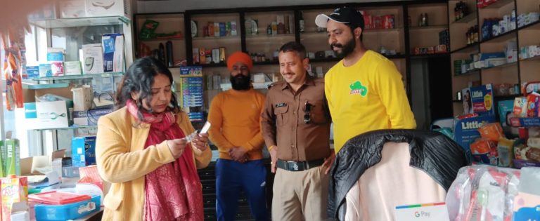 मेडिकल स्टोर पर छापेमारी मेडिकल स्टोर पर छापेमारी