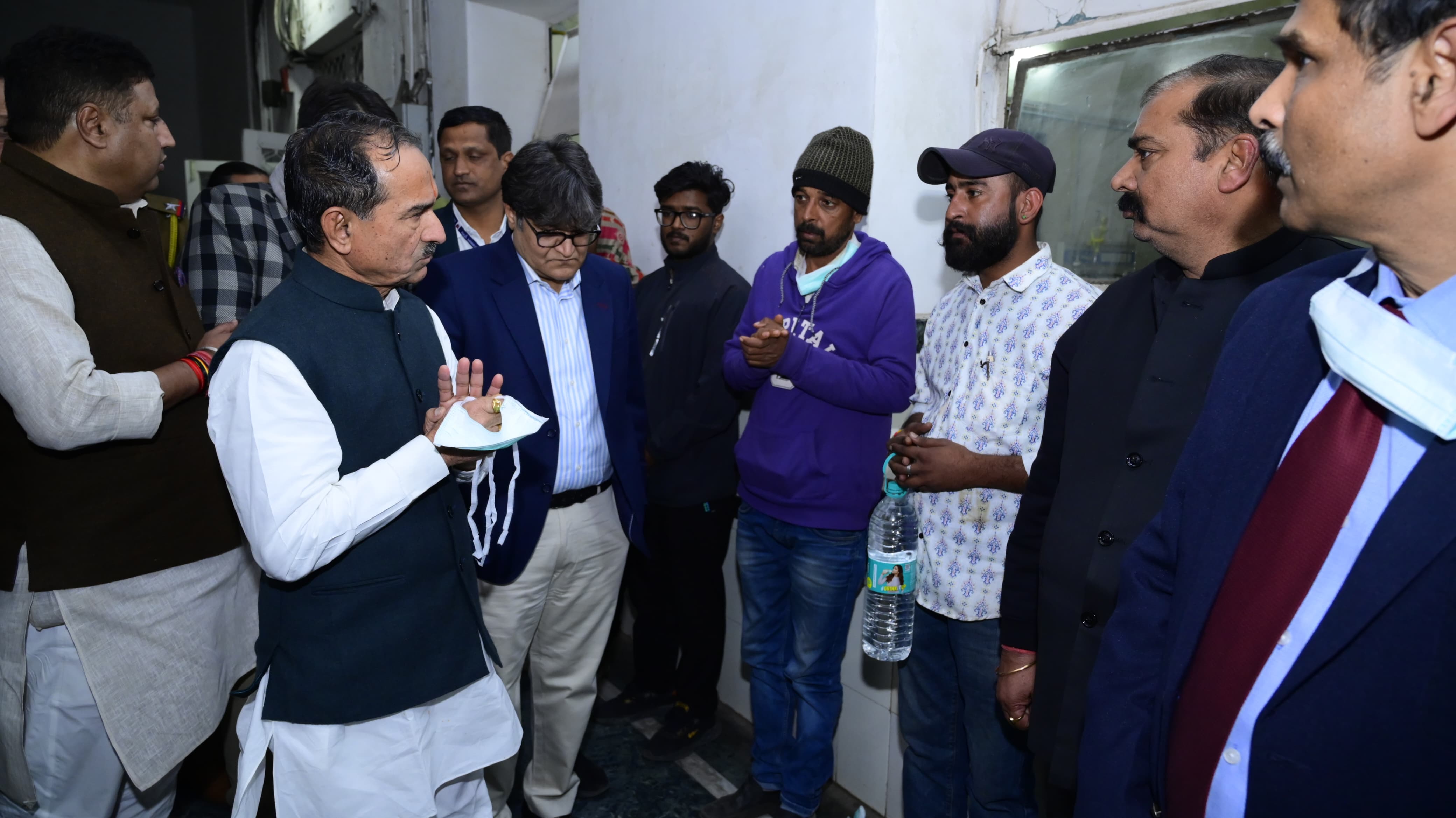 भाजपा प्रदेश अध्यक्ष और सांसद मदन राठौड़ ने किया एसएमएस अस्पताल का दौरा भाजपा प्रदेश अध्यक्ष और सांसद मदन राठौड़ ने किया एसएमएस अस्पताल का दौरा