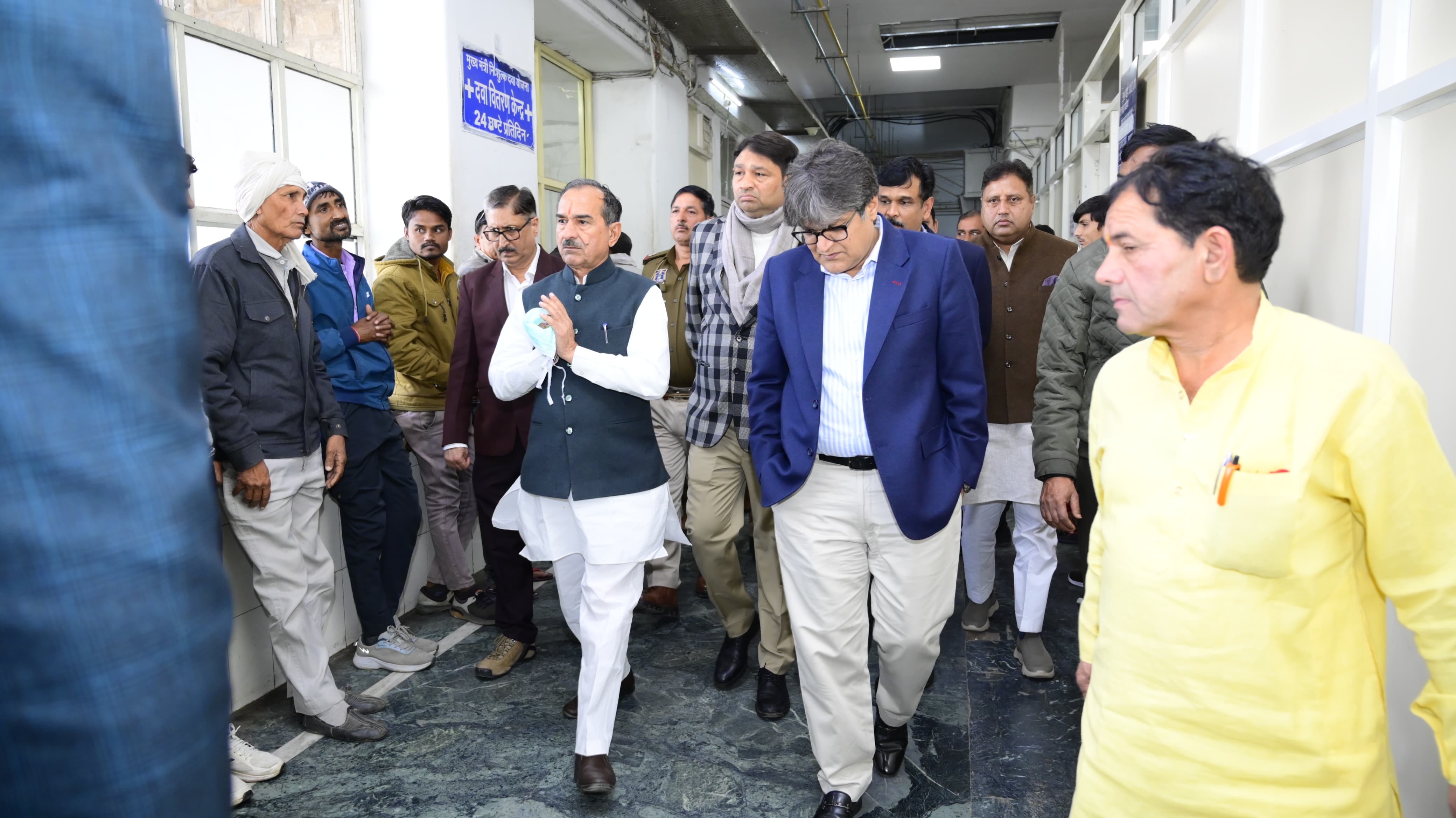 भाजपा प्रदेश अध्यक्ष और सांसद मदन राठौड़ ने किया एसएमएस अस्पताल का दौरा भाजपा प्रदेश अध्यक्ष और सांसद मदन राठौड़ ने किया एसएमएस अस्पताल का दौरा