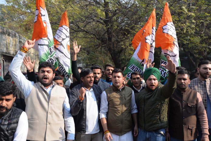 आईवाईसी के अध्यक्ष उदय भानु चिब की हिरासत के खिलाफ जम्मू में विरोध प्रदर्शन आईवाईसी के अध्यक्ष उदय भानु चिब की हिरासत के खिलाफ जम्मू में विरोध प्रदर्शन