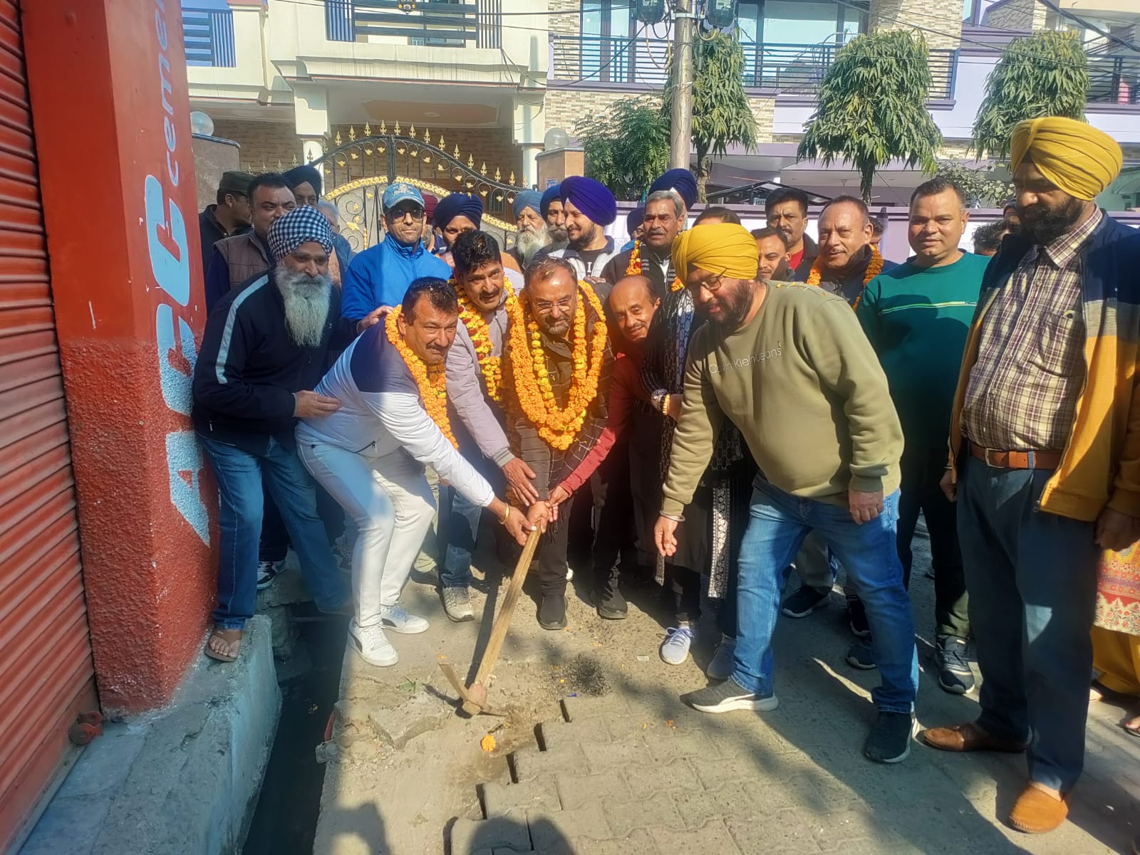 संजय नगर में 37 लाख रुपये की लागत से विकास कार्य शुरू संजय नगर में 37 लाख रुपये की लागत से विकास कार्य शुरू