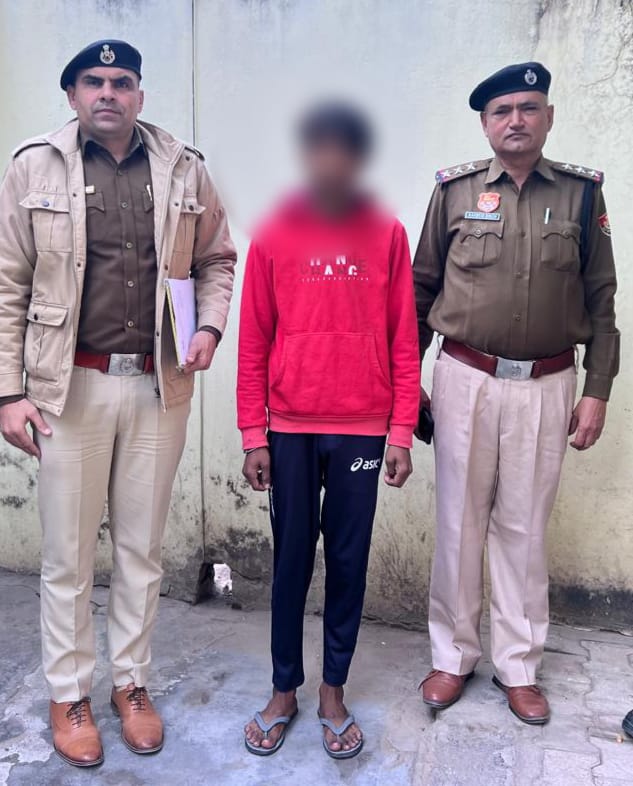 बहादुरगढ़ पुलिस के हिरासत में आरोपी मोहम्मद मोहसिन बहादुरगढ़ पुलिस के हिरासत में आरोपी मोहम्मद मोहसिन