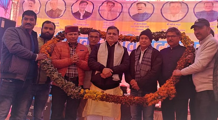 पोखरी मेले में राज्य सभा सांसद का स्वागत करते हुए। पोखरी मेले में राज्य सभा सांसद का स्वागत करते हुए।