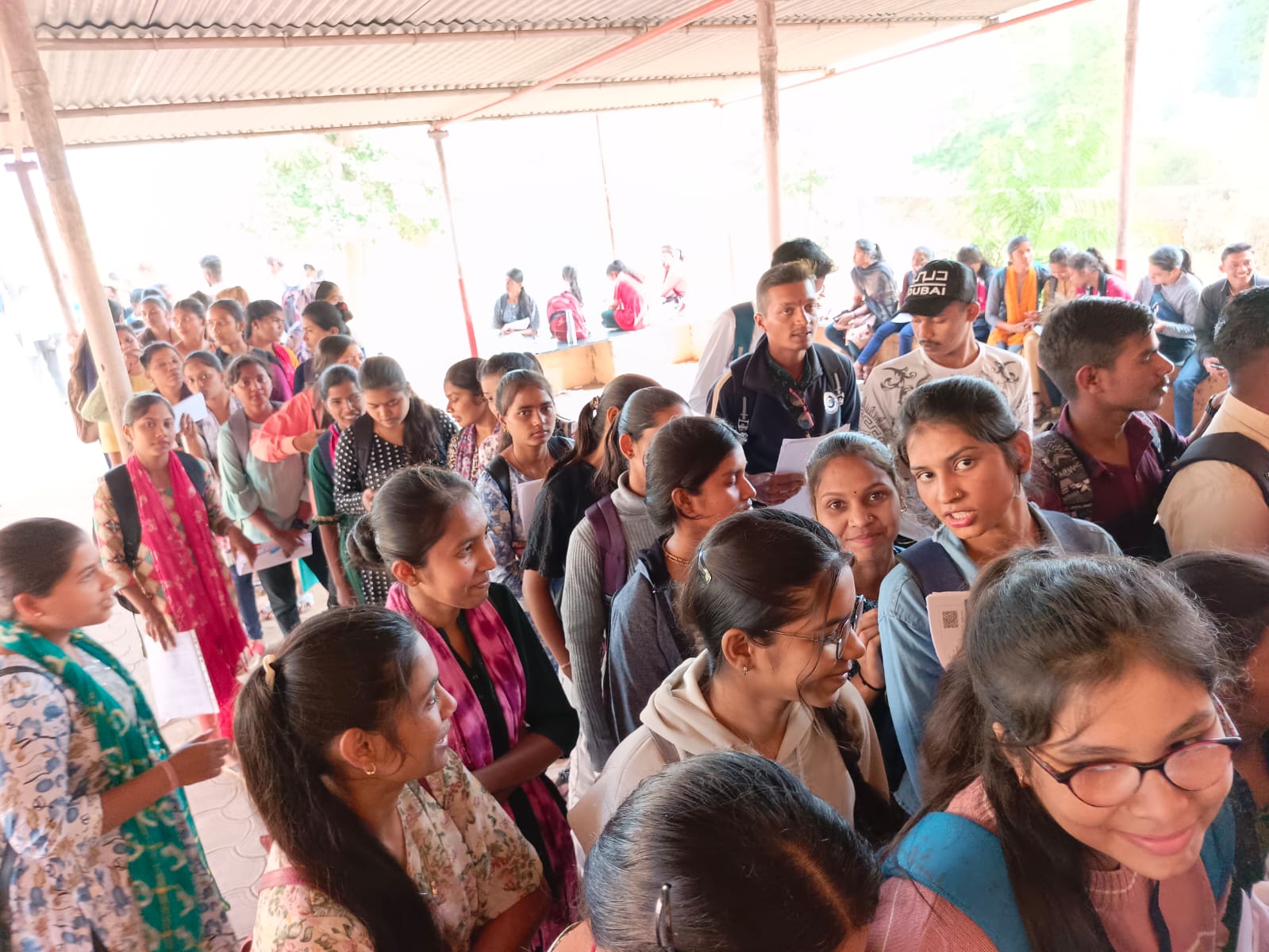 बाबू छोटेलाल श्रीवास्तव पीजी कालेज में 21 दिसंबर को फार्म जमा करने लगी छात्राओं की भीड़। बाबू छोटेलाल श्रीवास्तव पीजी कालेज में 21 दिसंबर को फार्म जमा करने लगी छात्राओं की भीड़।
