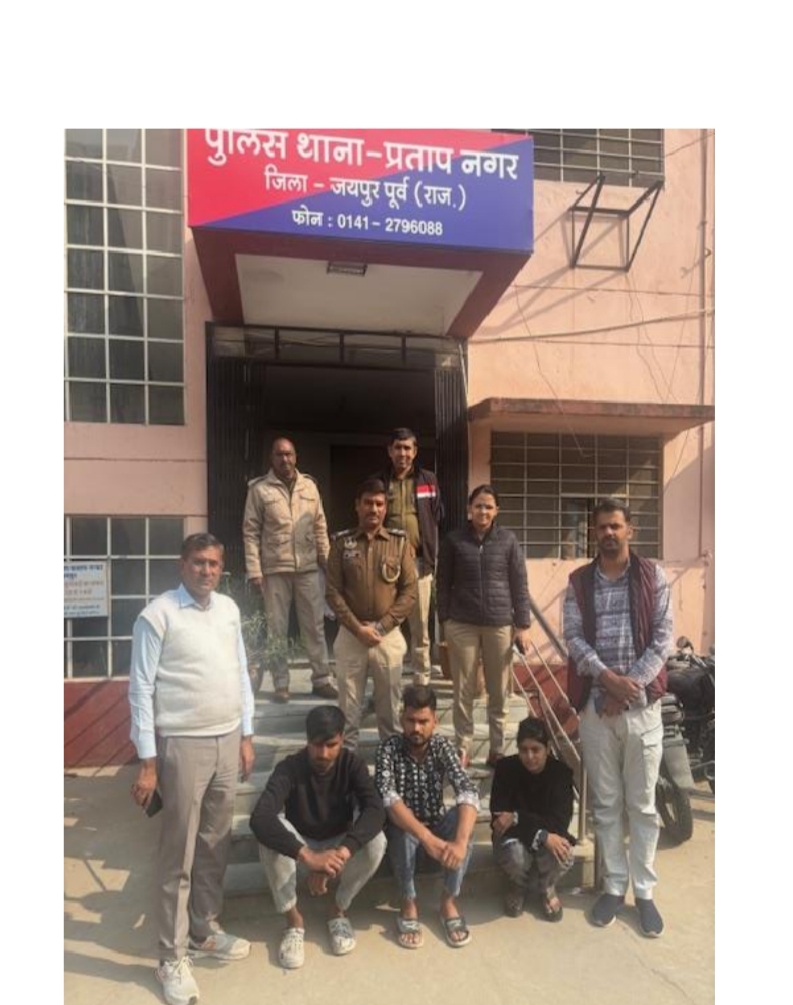 सेक्सटॉर्शन कर ब्लैकमेल करने की धमकी देकर रुपए ऐठने के मामले में युवती सहित तीन गिरफ्तार सेक्सटॉर्शन कर ब्लैकमेल करने की धमकी देकर रुपए ऐठने के मामले में युवती सहित तीन गिरफ्तार