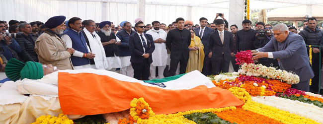भारत के उपराष्ट्रपति जगदीप धनखड़ पूर्व मुख्यमंत्री ओम प्रकाश चाैटाला काे श्रद्धांजलि भेंट करते हुए भारत के उपराष्ट्रपति जगदीप धनखड़ पूर्व मुख्यमंत्री ओम प्रकाश चाैटाला काे श्रद्धांजलि भेंट करते हुए