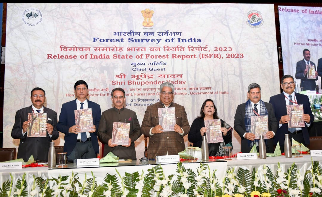 ‘भारत वन स्थिति रिपोर्ट 2023 जारी करते हुए भूपेन्द्र यादव ‘भारत वन स्थिति रिपोर्ट 2023 जारी करते हुए भूपेन्द्र यादव