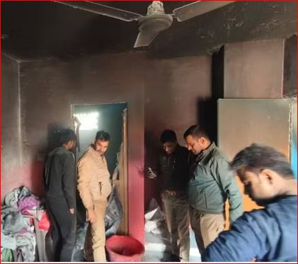 आग लगने की खबर पर पहुंची पुलिस टीम आग लगने की खबर पर पहुंची पुलिस टीम