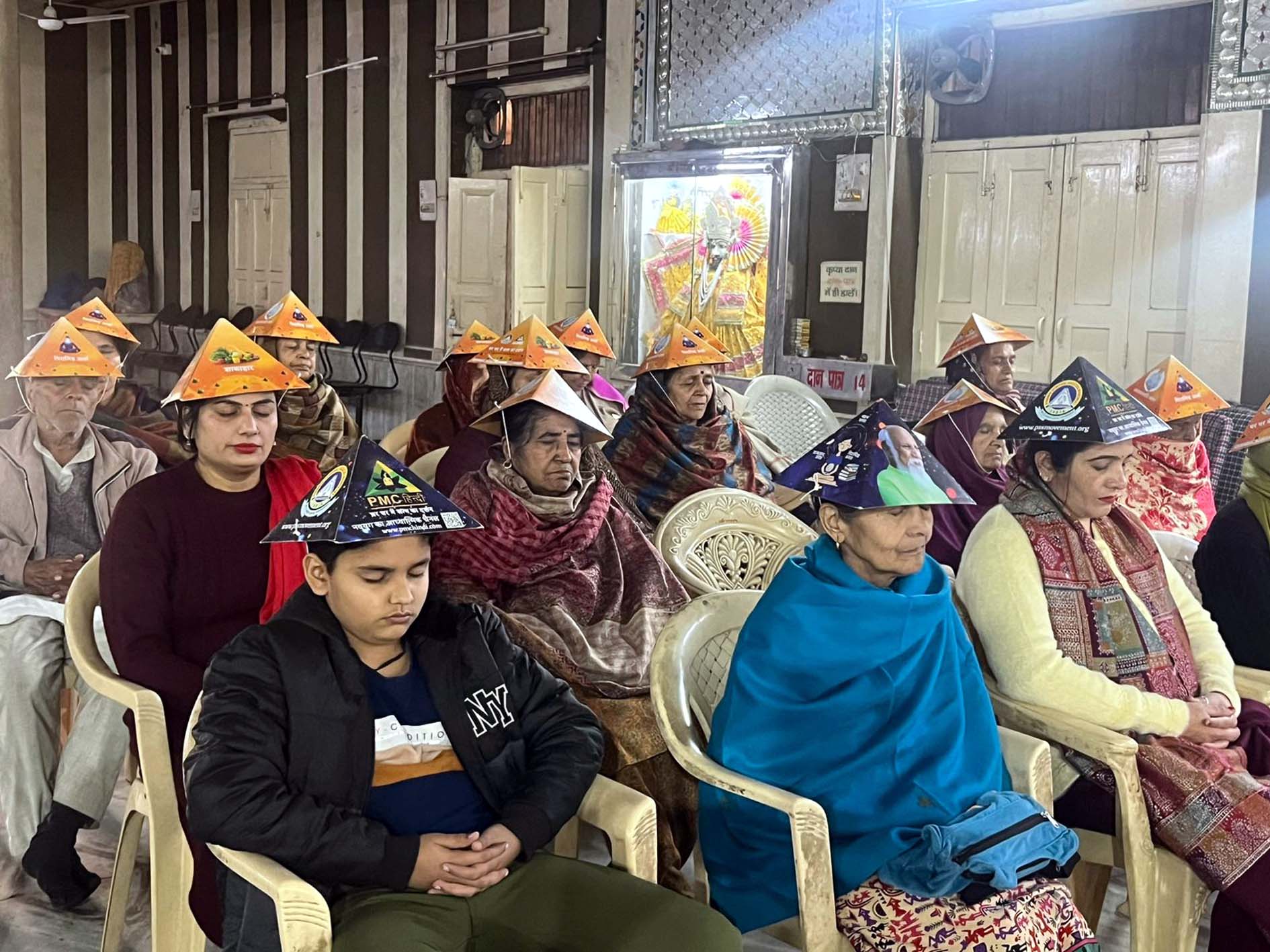 पीएसएसएम द्वारा गीता भवन में आयोजित ध्यान सत्र में ध्यान करते शहरवासी। पीएसएसएम द्वारा गीता भवन में आयोजित ध्यान सत्र में ध्यान करते शहरवासी।