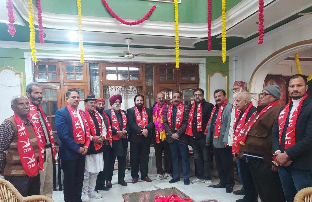 एस.डी. सिंह समर्थकों के साथ नेकां में शामिल एस.डी. सिंह समर्थकों के साथ नेकां में शामिल