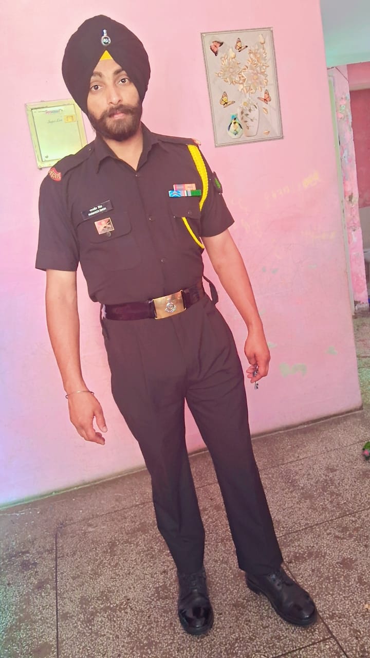 शहीद का फोटो। शहीद का फोटो।