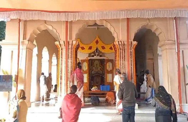 मनाई गई सारदा देवी की 172वीं जयंती मनाई गई सारदा देवी की 172वीं जयंती
