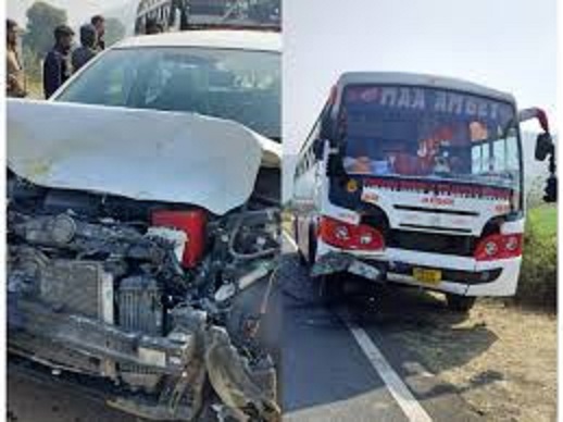 सागर से भोपाल जा रही यात्री बस और कार की भिड़त सागर से भोपाल जा रही यात्री बस और कार की भिड़त