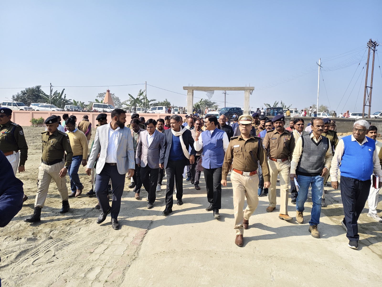 सीएम के यात्रा की तैयारी की समीक्षा करते एसपी व अन्य अधिकारी सीएम के यात्रा की तैयारी की समीक्षा करते एसपी व अन्य अधिकारी