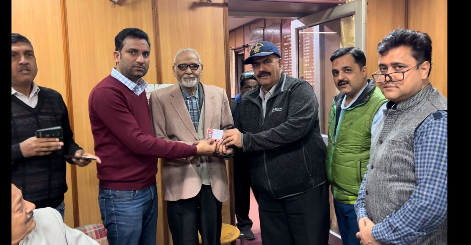 प्रेस क्लब में पत्रकारों के अधिस्वीकरण कार्ड का नवीनीकरण प्रेस क्लब में पत्रकारों के अधिस्वीकरण कार्ड का नवीनीकरण