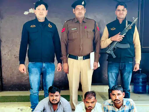 पुलिस की गिरफ्त में पकड़े गए आरोपी पुलिस की गिरफ्त में पकड़े गए आरोपी