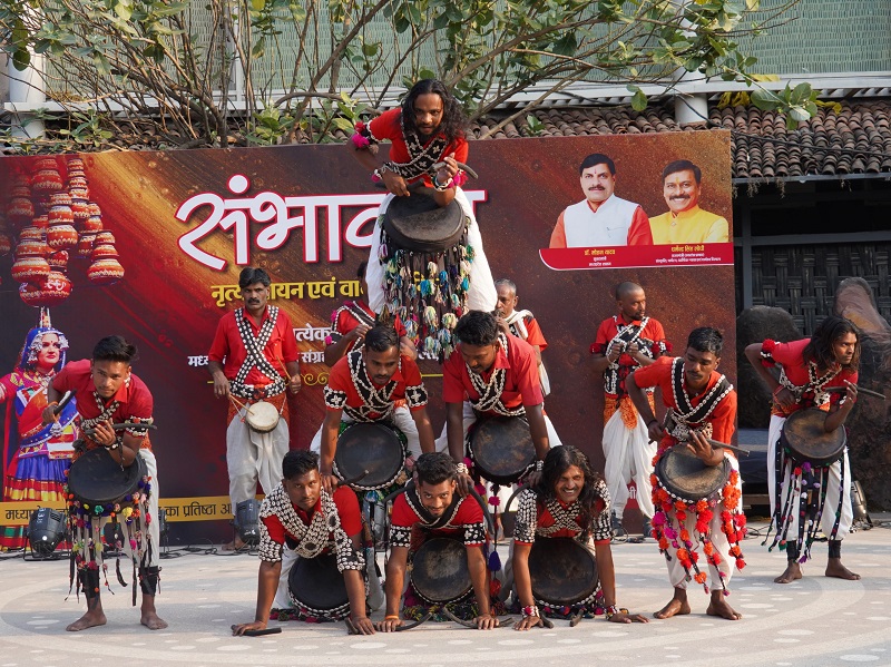 जनजातीय संग्रहालय में “संभावना’’ गतिविधि में हुई भोजपुरी गायन और नृत्य प्रस्तुति जनजातीय संग्रहालय में “संभावना’’ गतिविधि में हुई भोजपुरी गायन और नृत्य प्रस्तुति
