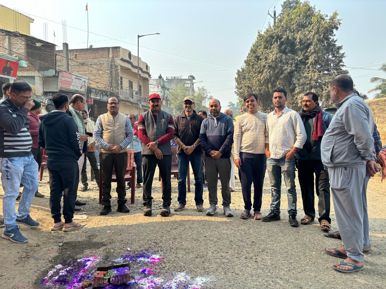 मौके पर मौजूद अतिथि मौके पर मौजूद अतिथि