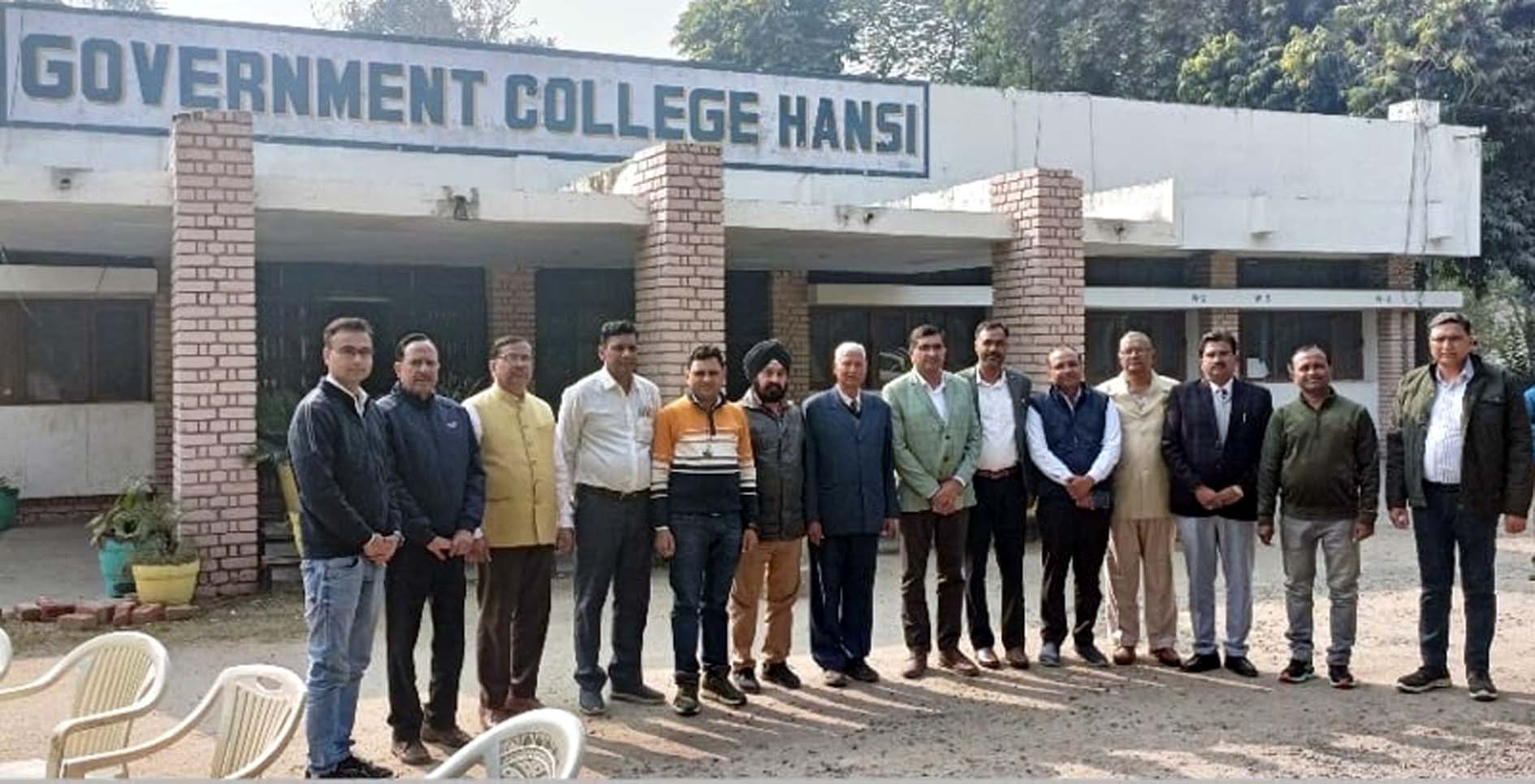 संधि सेतु अलुमनाई एसोसिएशन की नई बनाई गई कार्यकारिणी के पदाधिकारी।
